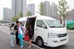 金晶走下海格世博商旅車