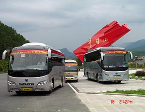 上海申龍客車“平安中國行”走進井岡山