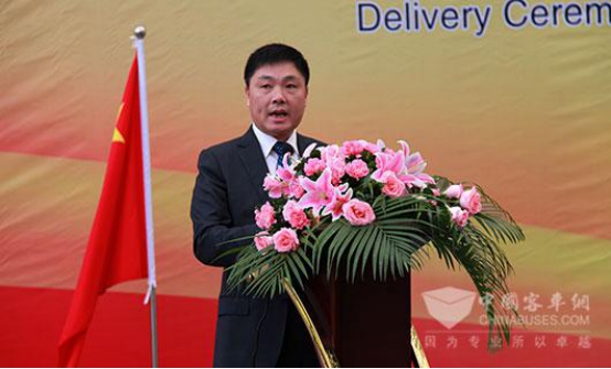 蘇州金龍海格客車董事長羅丹峰在儀(yi) 式上致辭