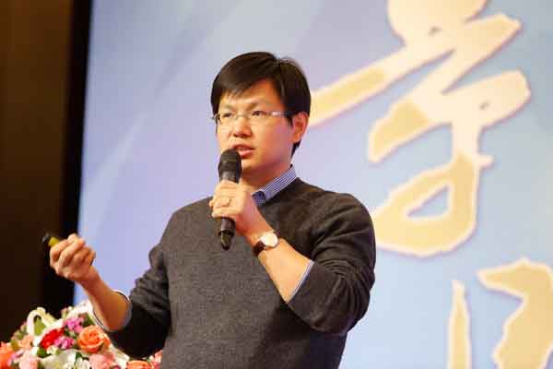 鬆正高級副總裁、首席技術官寧國寶談betway在线官网客車