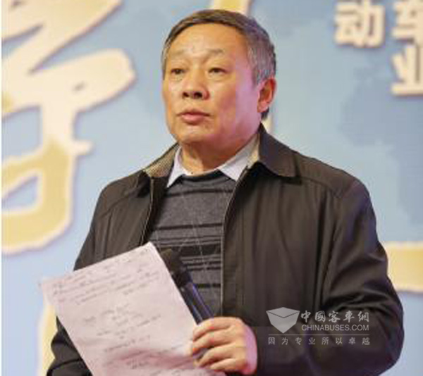中國公路學會(hui) 客車分會(hui) 高級技術顧問裴誌浩應邀發表演講