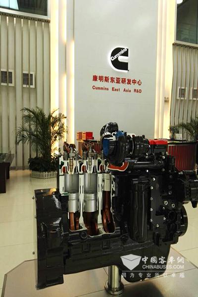 康明斯東(dong) 亞(ya) 技術研發中心內(nei) 景陳列的發動機展品