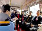 2008年各級領導參加中車時代電動首批車下線儀式，乘坐betway在线官网公交