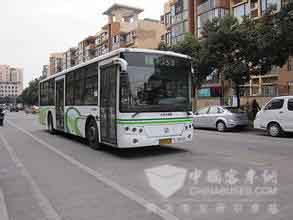 上海：公交行業開展“遵章守紀、規範駕駛、文明行車”活動 