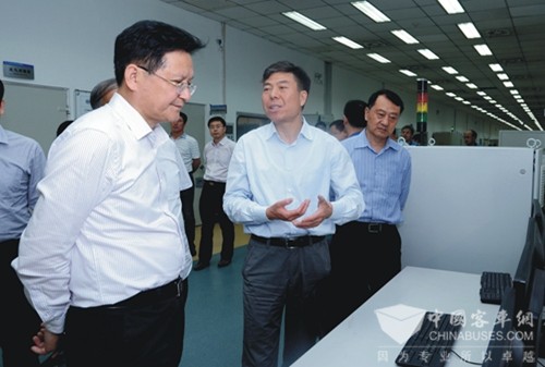 陝西省政協副主席李曉東赴法士特參觀調研