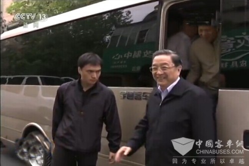 T7再顯“國車範兒”    俞正聲河南調研選乘宇通客車