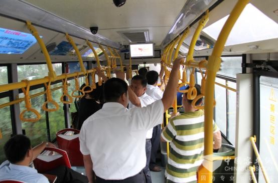 客戶試乘體(ti) 驗車輛交通高峰期實際運行性能