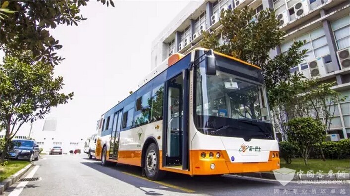 【猜一猜】能分析、會計算，還搭載機器人的300台純電動客車將去哪裏？