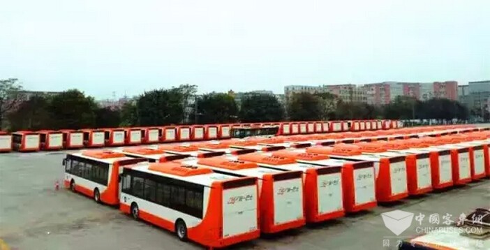 【猜一猜】能分析、會計算，還搭載機器人的300台純電動客車將去哪裏？