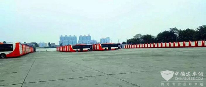 【猜一猜】能分析、會計算，還搭載機器人的300台純電動客車將去哪裏？