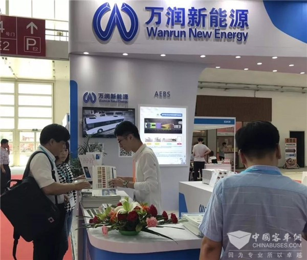 萬潤展台