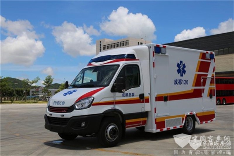  100台依維柯歐勝方艙救護車交付成都衛健委