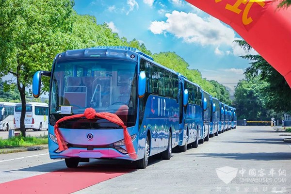 申龍汽車 高端旅遊大巴 湖南賓利旅遊 首批交付