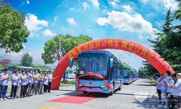 申龍汽車 高端旅遊大巴 湖南賓利旅遊 首批交付