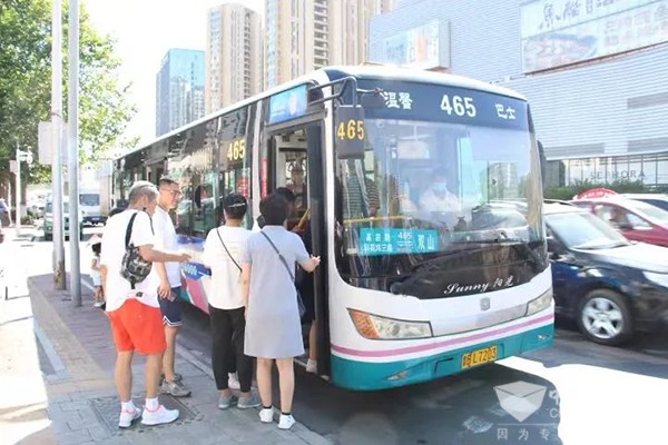 城市公共交通  係統發展 創建公交都市 公交優(you) 先
