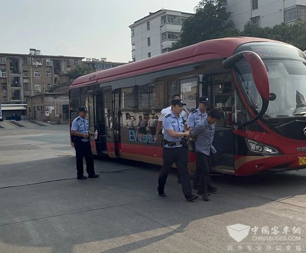公交駕駛員 行車過程 避免安全事故 駕駛習(xi) 慣