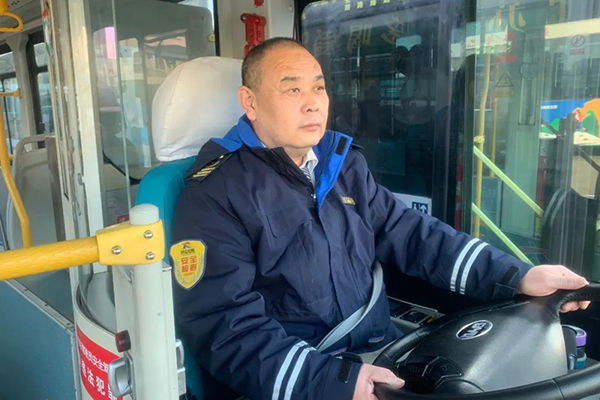 廣受乘客讚揚 隋克彬20年公交運營服務總結出的“三點服務法”
