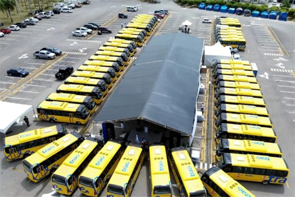 副總統現場支持 中通客車100台定製校車交付多米尼加