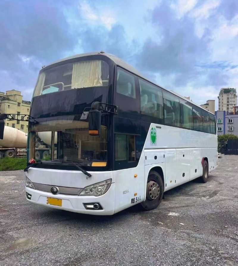 2017年4月上牌粵牌國五54座一層半宇通旅遊車