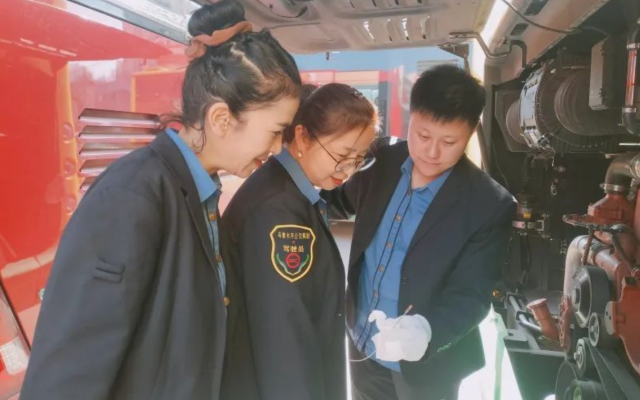 方向盤上的姐妹情 走近907路“金雪蓮”公交線路上的巾幗模範