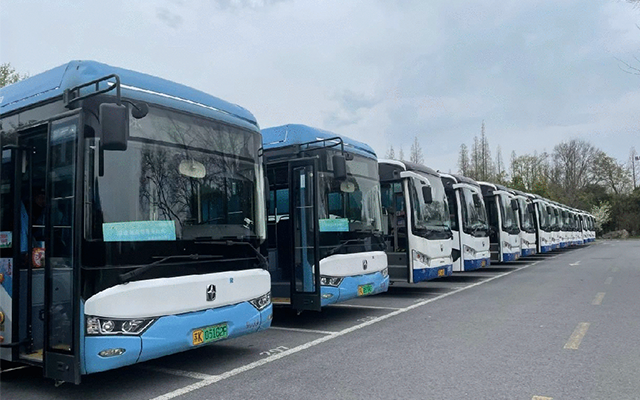 2025揚州半馬300餘輛亞星客車 保障3萬跑者激情奔跑