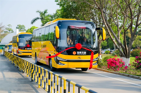 金龍純電動客車批量交付雲南大理 開啟文旅出行零碳時代​​