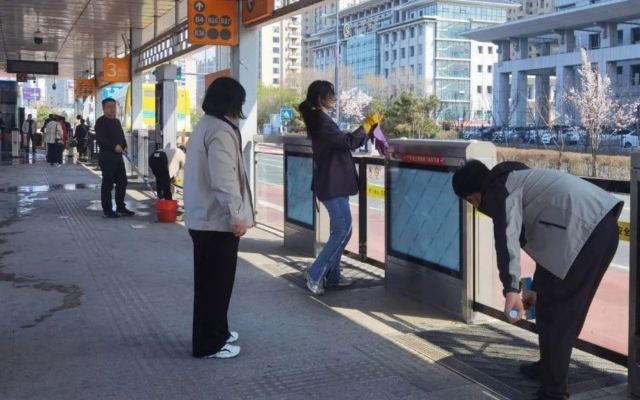 延吉公交BRT站台美化 扮靚城市“會客廳”