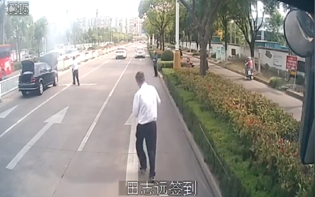 【6+1“心”服務】私家車發生自燃，“幸福擺渡人”迅速撲救