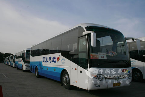北汽的宇通兩(liang) 會(hui) 服務用車