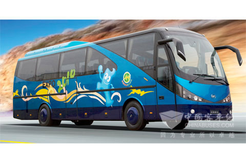 服務上海世博會(hui) 的HFF6127K46EV純電動客車