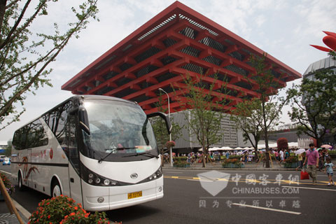 安凱純電動大巴在世博園內(nei) 風光無限