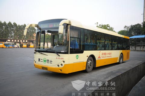 正在等待檢測的亞(ya) 運服務海格公交車