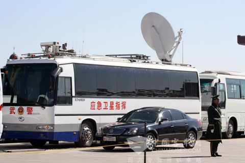 莊嚴(yan) 威武的大金龍兩(liang) 會(hui) 保障用車