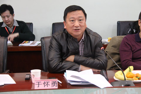 深圳運發集團資產(chan) 機務處處長於(yu) 懷勇在第七屆影響中國客車業(ye) 圓桌論壇上分享經驗