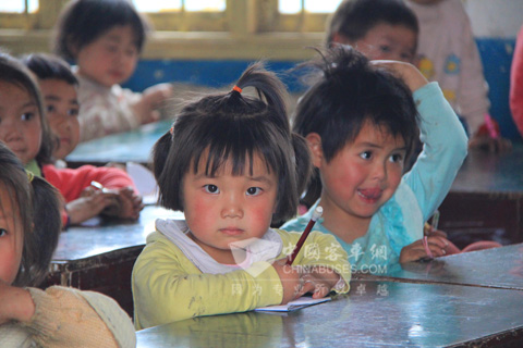 四方井培育小學的孩子們(men) 