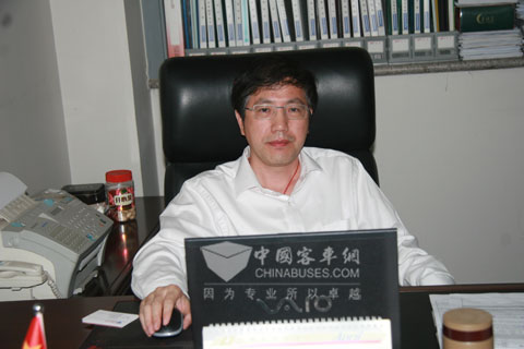 福田歐Vbetway在线官网客車公司副總經理劉國強在接受betway最新网站記者采訪