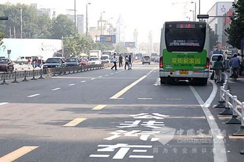 許多城市開辟了公交專(zhuan) 用車道