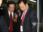 深圳五洲龍董事長張景新陪同萬鋼部長參觀五洲龍betway在线官网客車