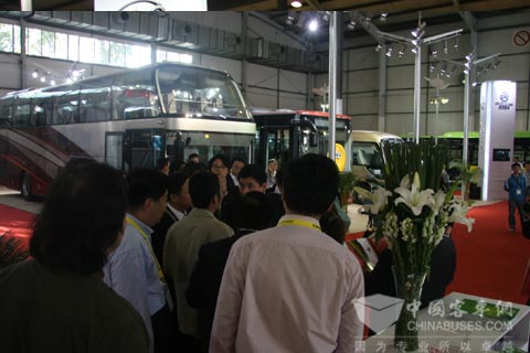 商務部領導在金旅展台前