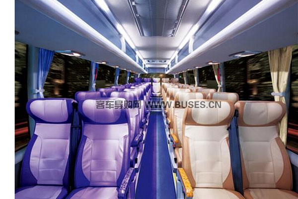 亞星藍鑽YBL6855HCP客車（天然氣國五24-39座）