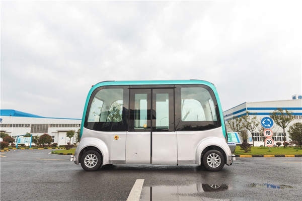 南京金龍“藍鯨號”無人駕駛旅遊觀光車（純電動8座）
