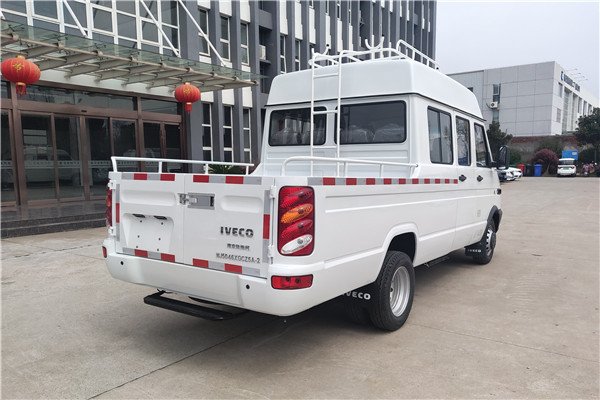 南京依維柯NJ5046XGCZ5A-2鬥式車（柴油國六6-9座）