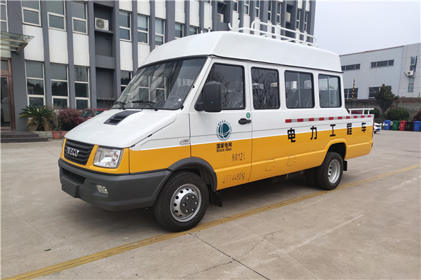 南京依維柯NJ5046XGCZA鬥式工程車（柴油國六10-13座）