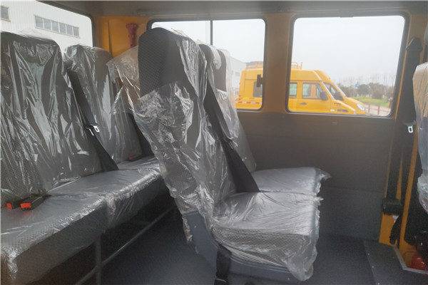 南京依維柯NJ5046XGCZA鬥式工程車（柴油國六10-13座）
