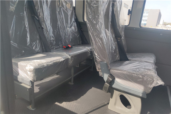 南京依維柯NJ5046XGCZA鬥式工程車（柴油國六10-13座）